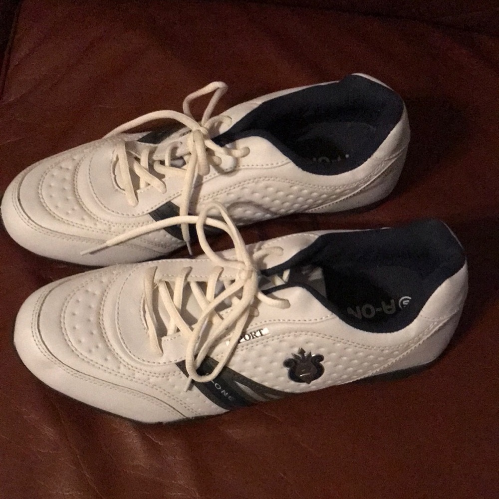 A-One mens size 10 new tennis shoe T19
